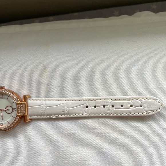 Adjustable Women's White and Gold Colored Wristwatch **Does Not Work** - Picture 3 of 11